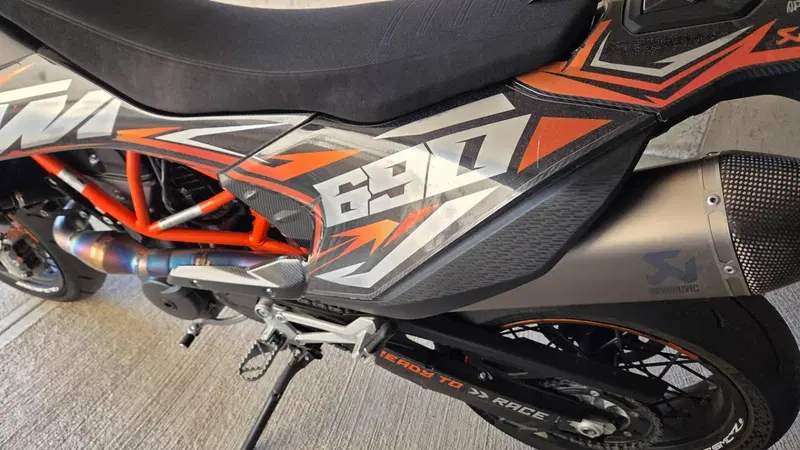 KTM 690 SMC R (2021 - 22) (3)