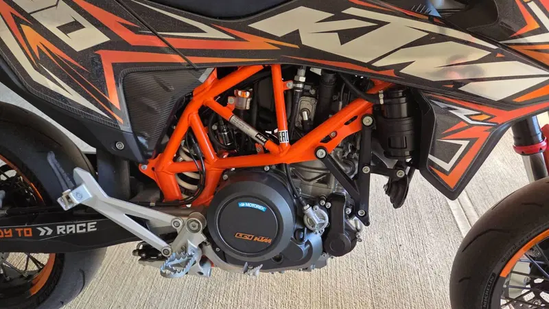 KTM 690 SMC R (2021 - 22) (4)