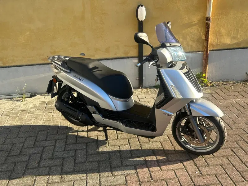 Kymco People 250 S (7)