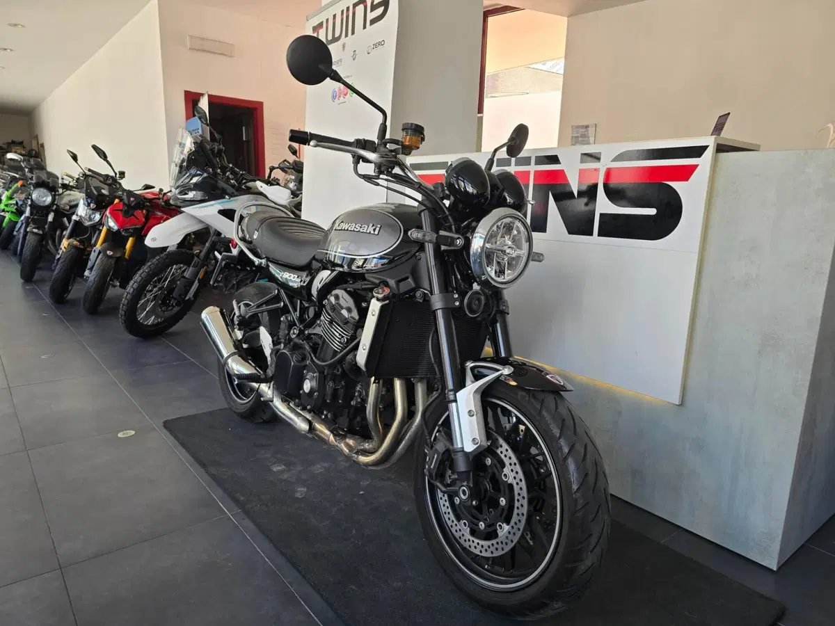 Kawasaki Z 900 RS (2022 - 25) (2)