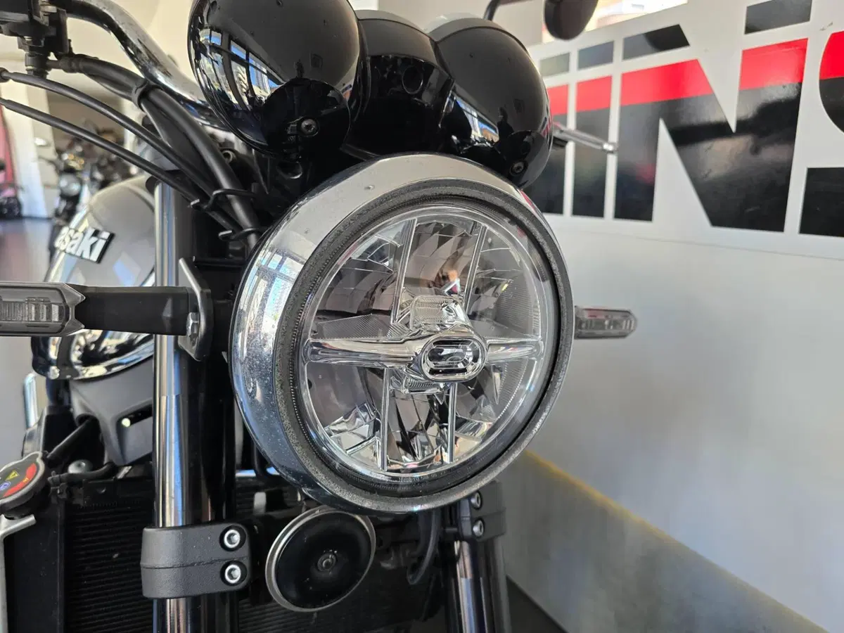 Kawasaki Z 900 RS (2022 - 25) (11)