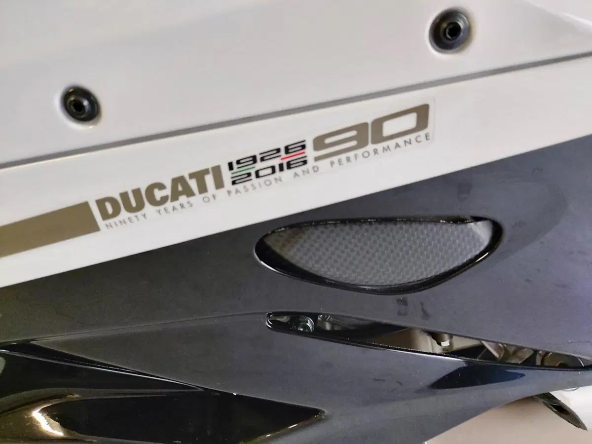 Ducati 1299 Panigale S Anniversario (2016) (15)