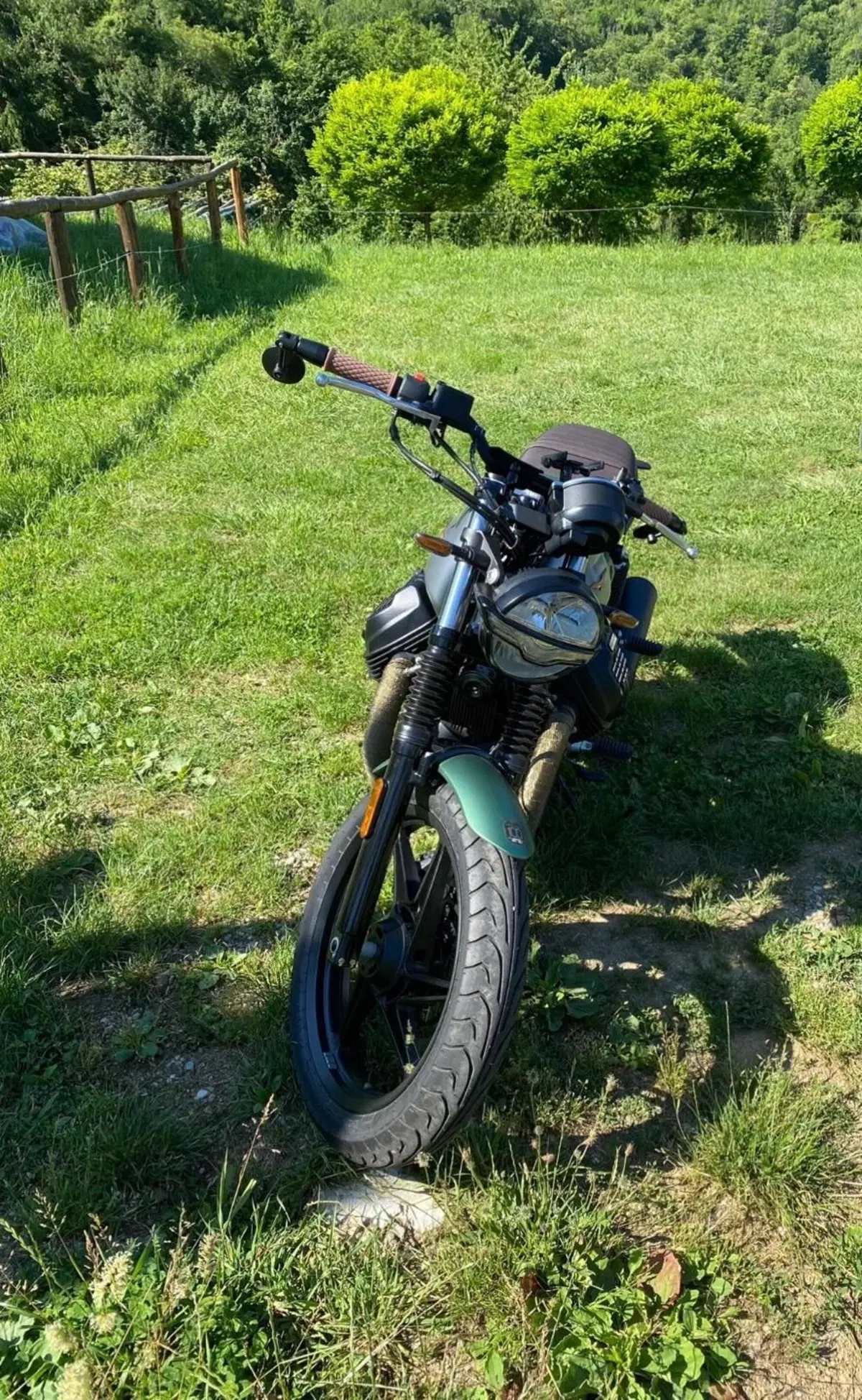 Moto Guzzi V7 Stone Centenario (2021 - 22) (4)