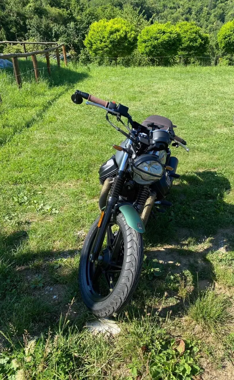 Moto Guzzi V7 Stone Centenario (2021 - 22) (4)