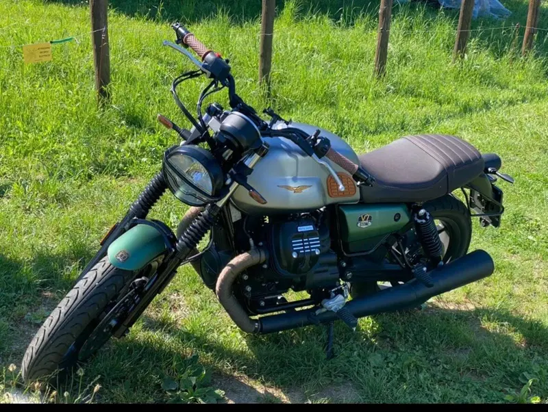 Moto Guzzi V7 Stone Centenario (2021 - 22) (5)