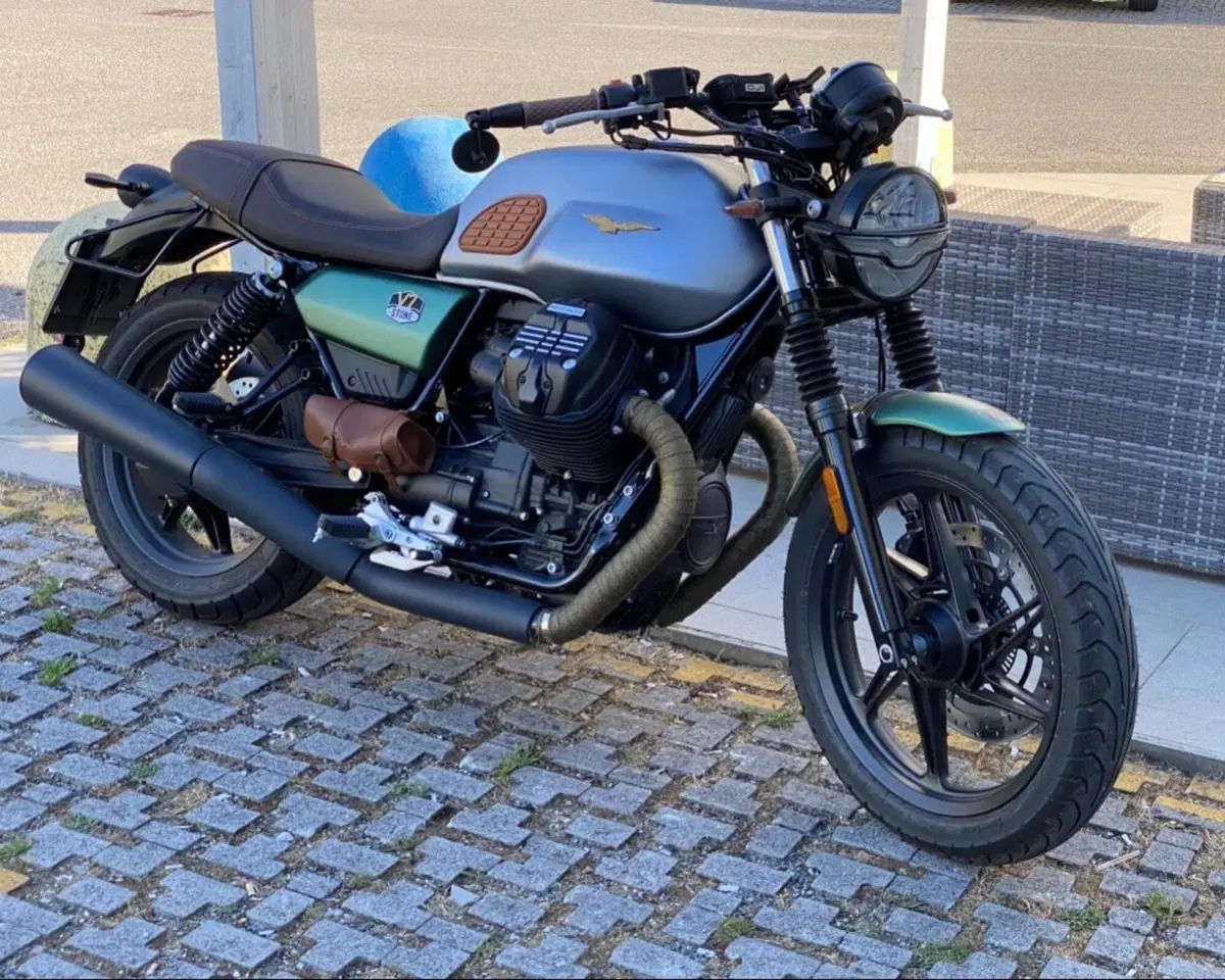 Moto Guzzi V7 Stone Centenario (2021 - 22) (6)