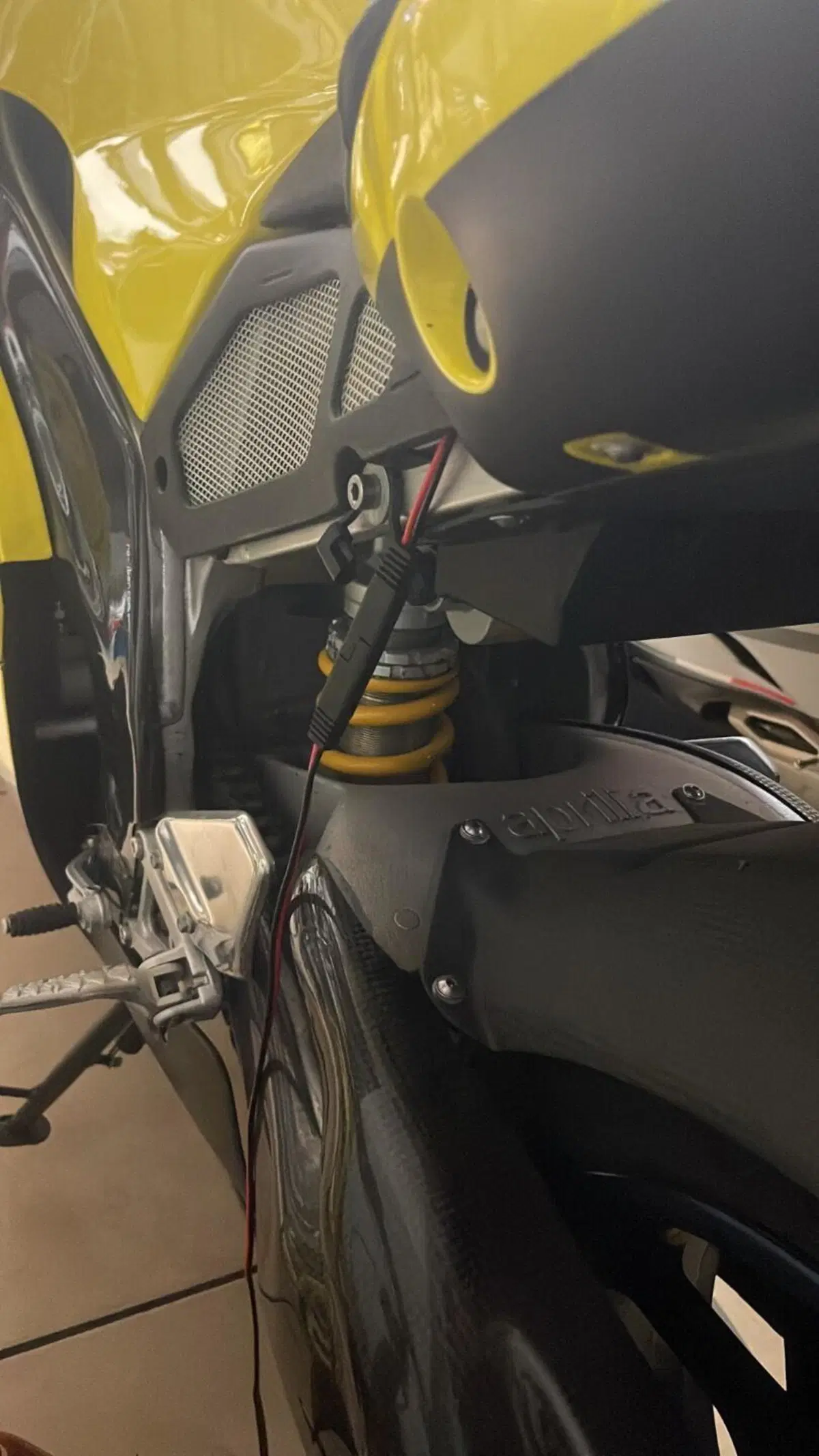 Aprilia RSV 1000 R (2000 -  01) (6)