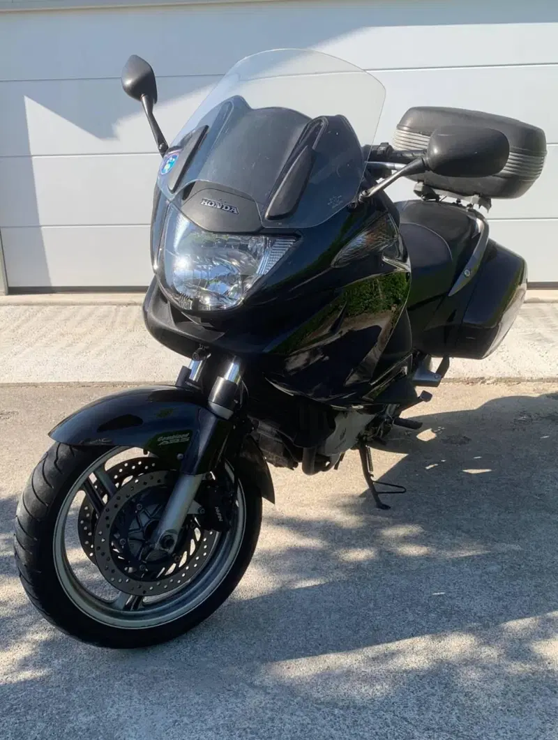 Honda Deauville 700 ABS (2)