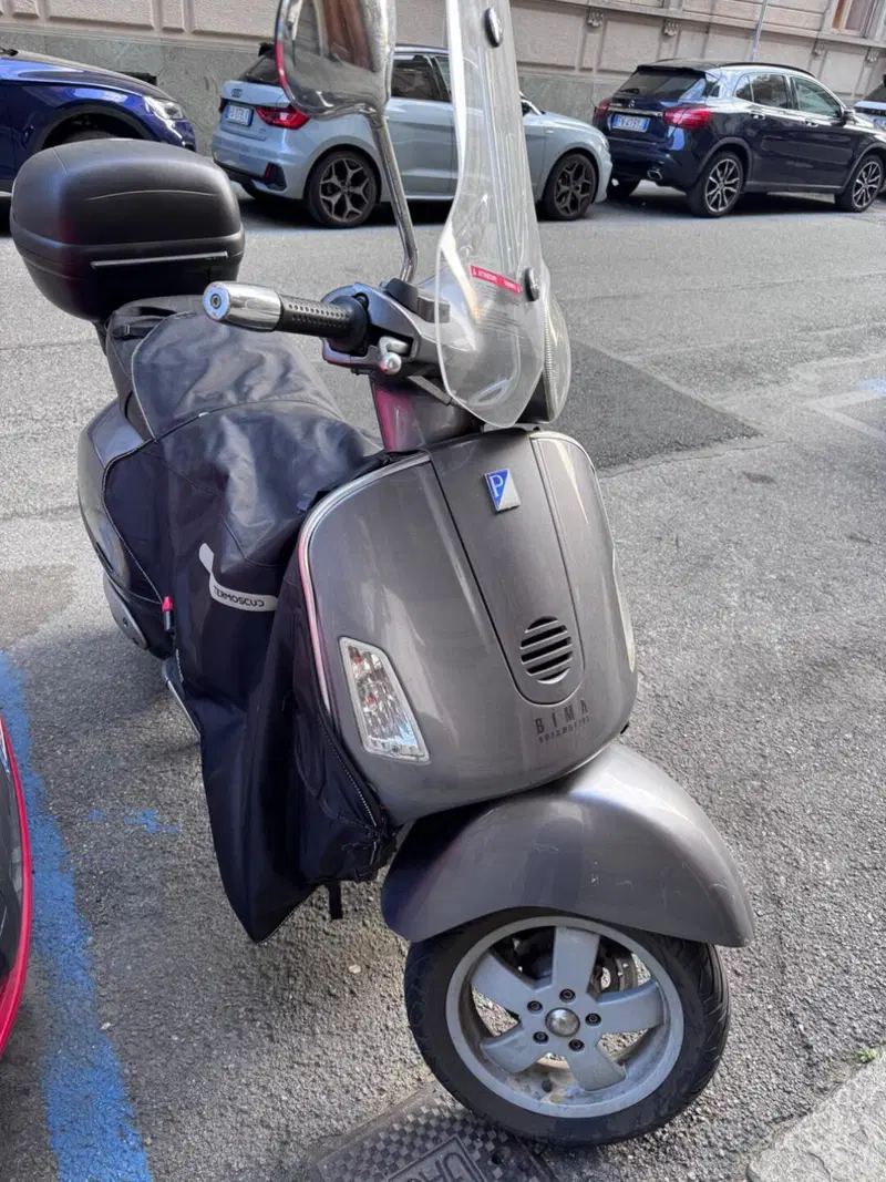 Vespa Granturismo 200 L (2)