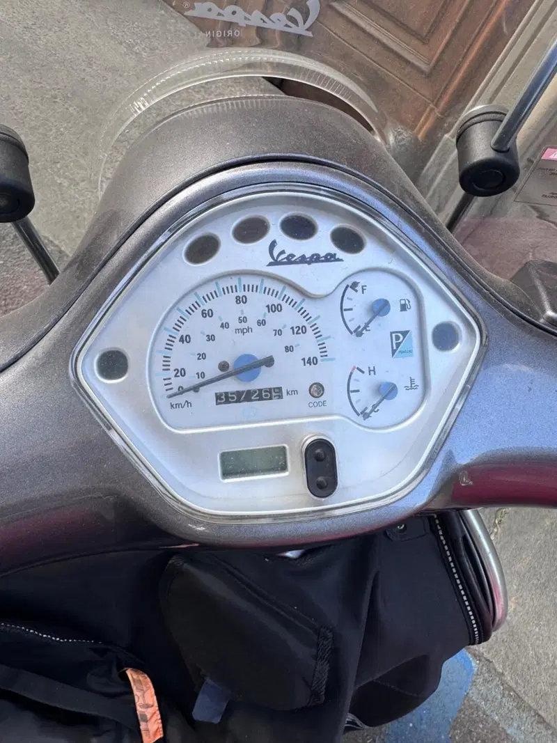 Vespa Granturismo 200 L (5)