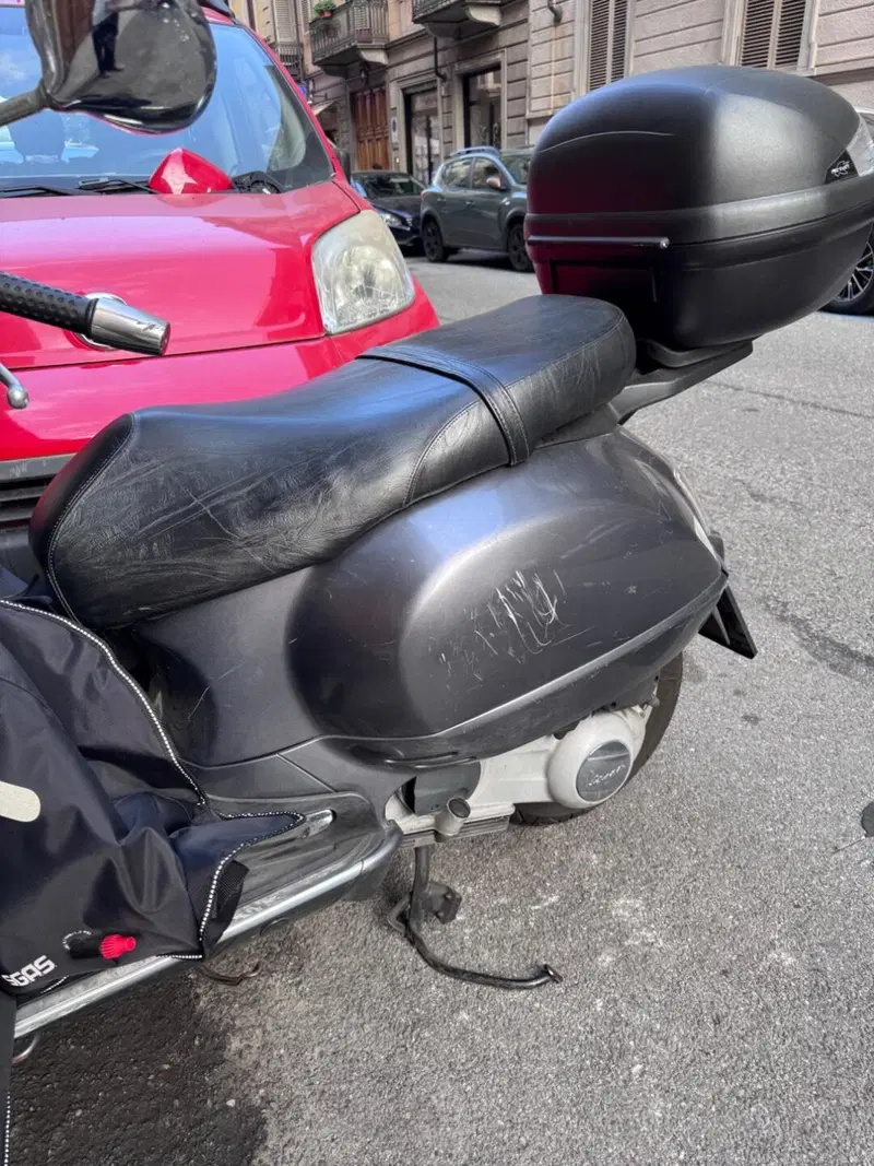 Vespa Granturismo 200 L (6)