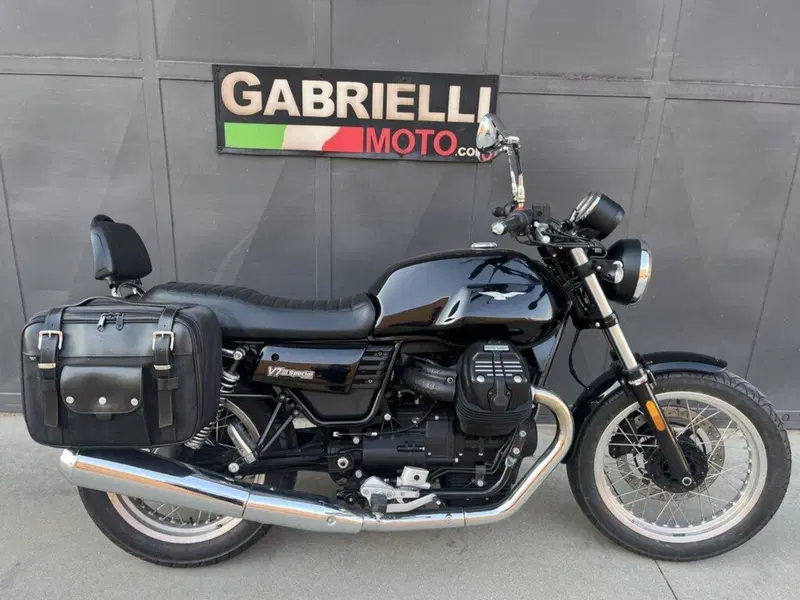 Moto Guzzi V7 III Stone (2017 - 20) (3)