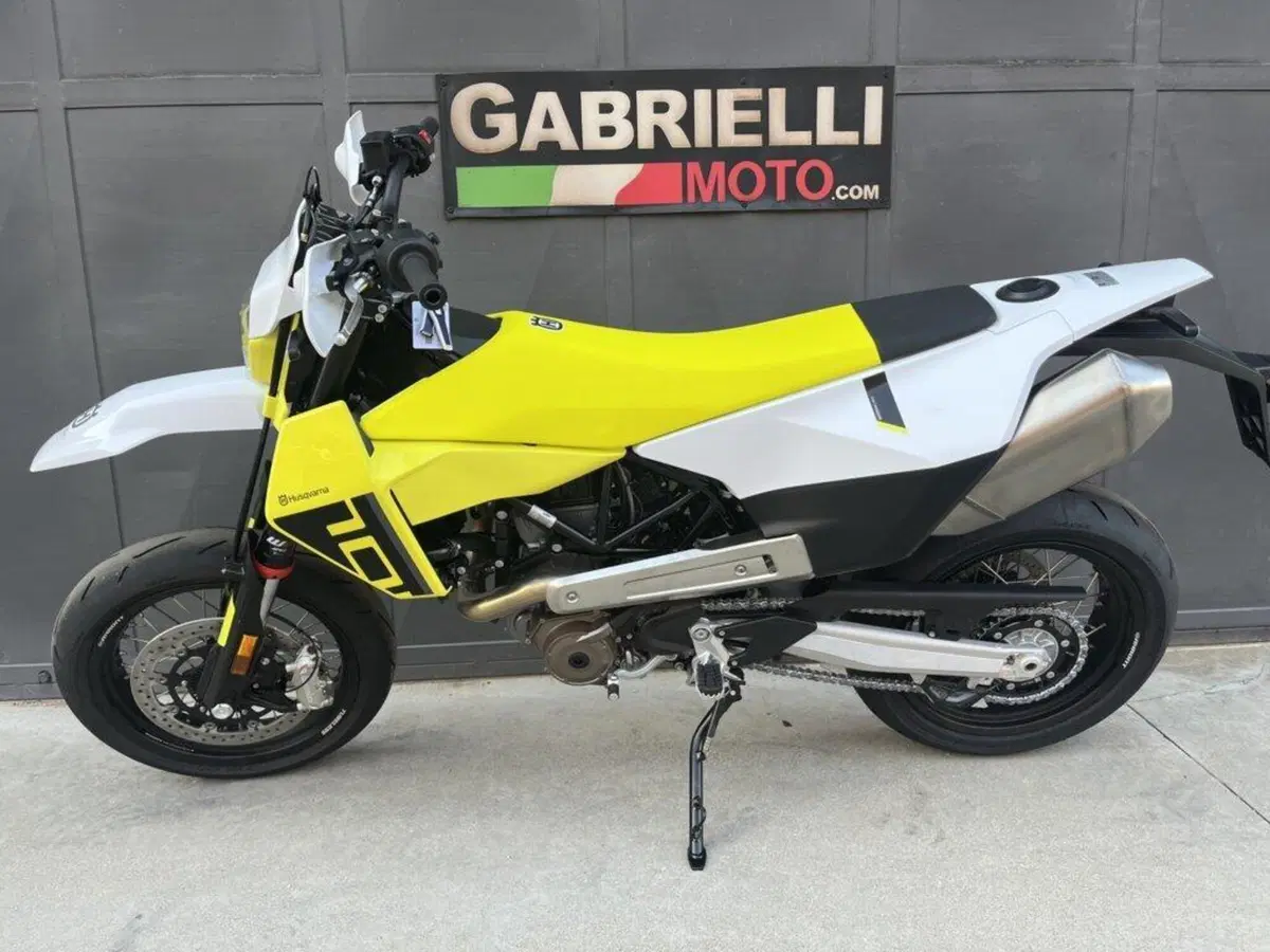 Husqvarna 701 Supermoto (2026)
