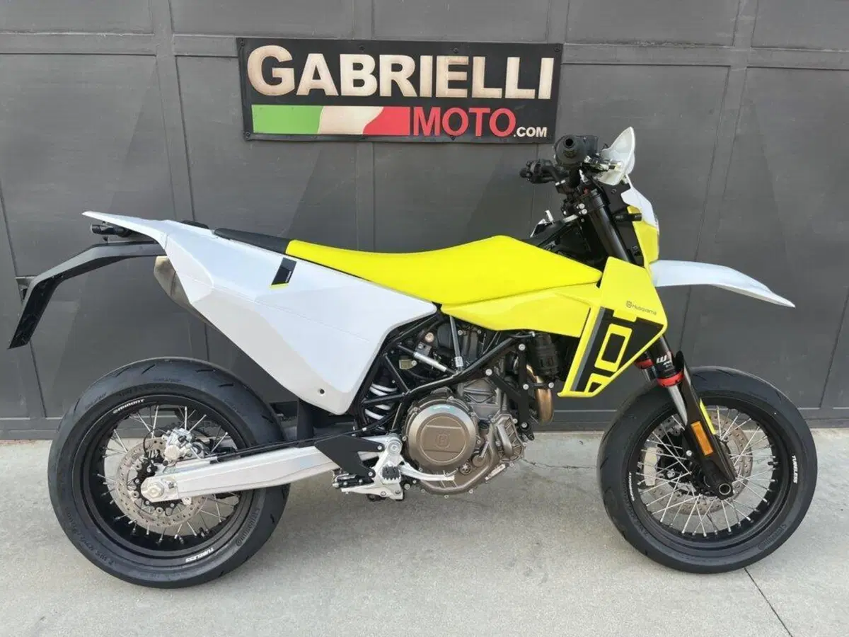 Husqvarna 701 Supermoto (2026) (3)