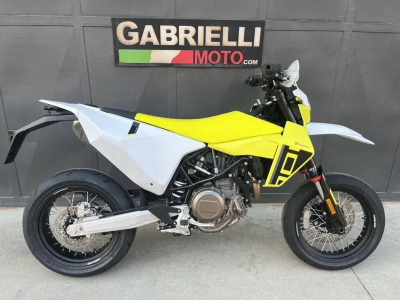 Husqvarna 701 Supermoto (2026) (3)