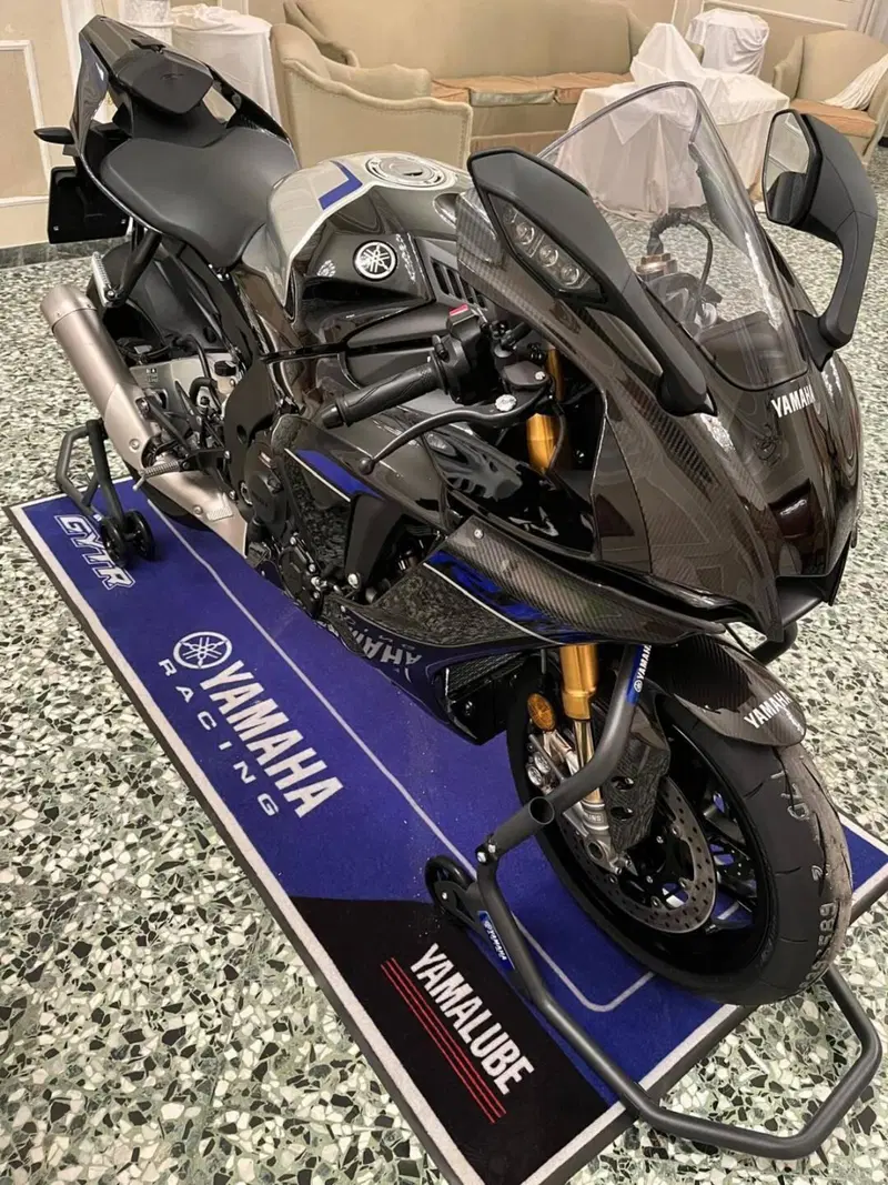 Yamaha YZF R1M (2020 - 25) (3)