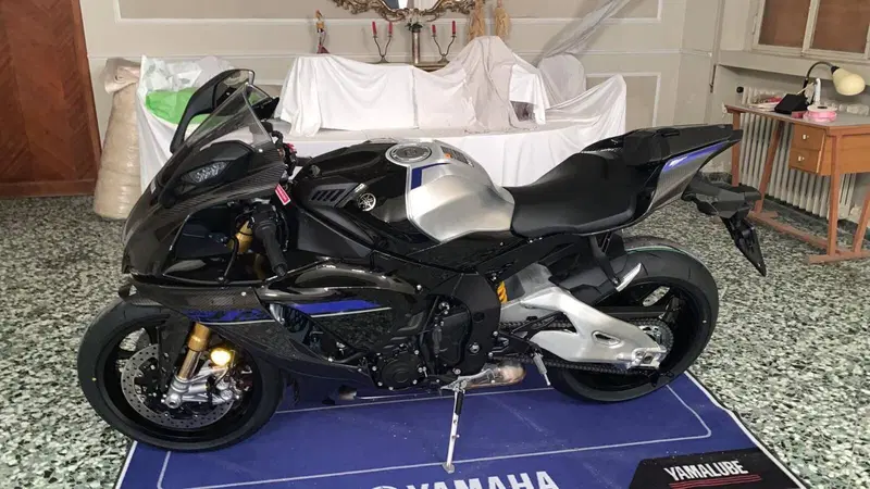 Yamaha YZF R1M (2020 - 25) (4)
