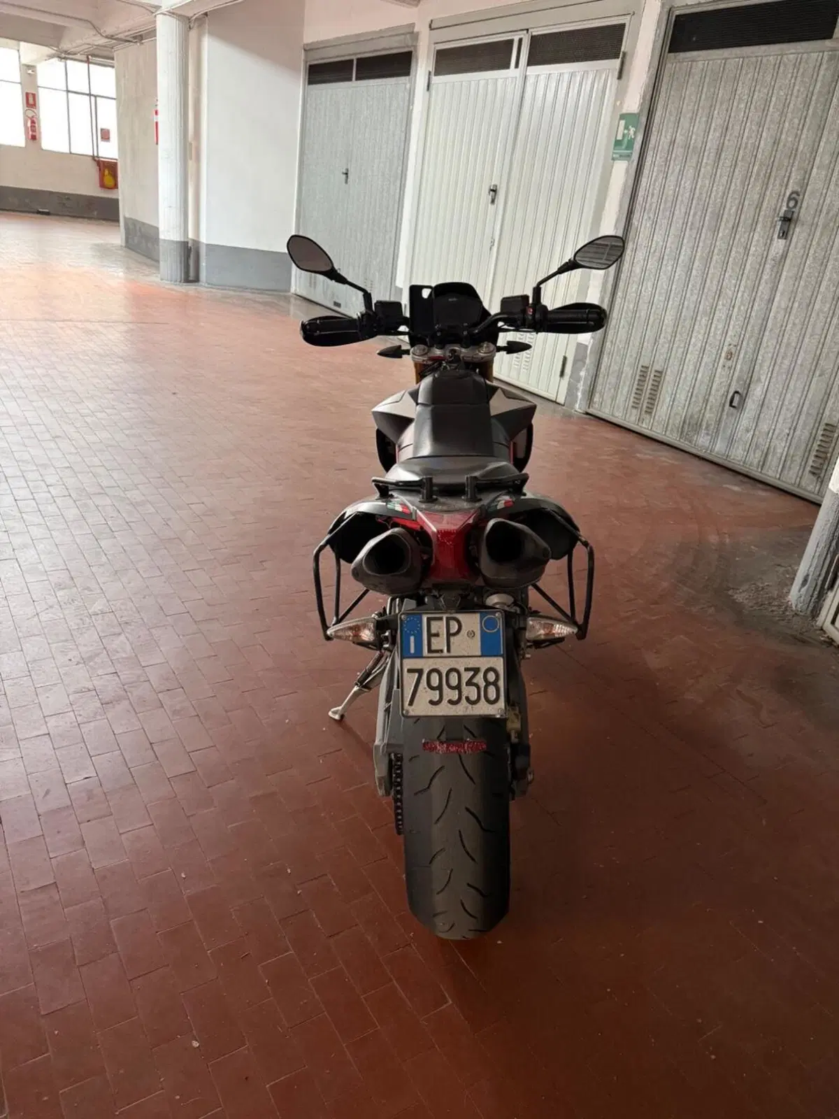 Aprilia Dorsoduro 900 (2017 - 20) (2)