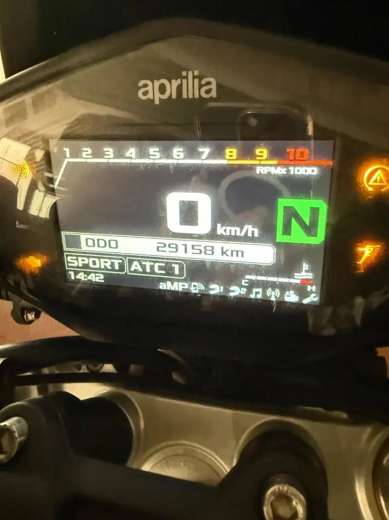 Aprilia Dorsoduro 900 (2017 - 20) (6)