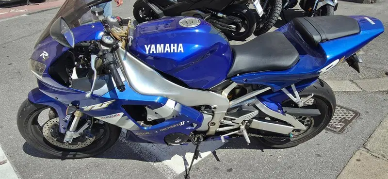 Yamaha YZF R1 (2000 - 01) (2)