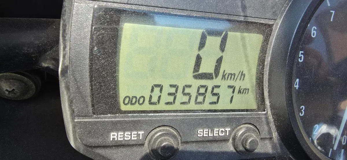 Yamaha YZF R1 (2000 - 01) (4)