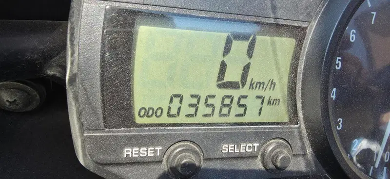 Yamaha YZF R1 (2000 - 01) (4)