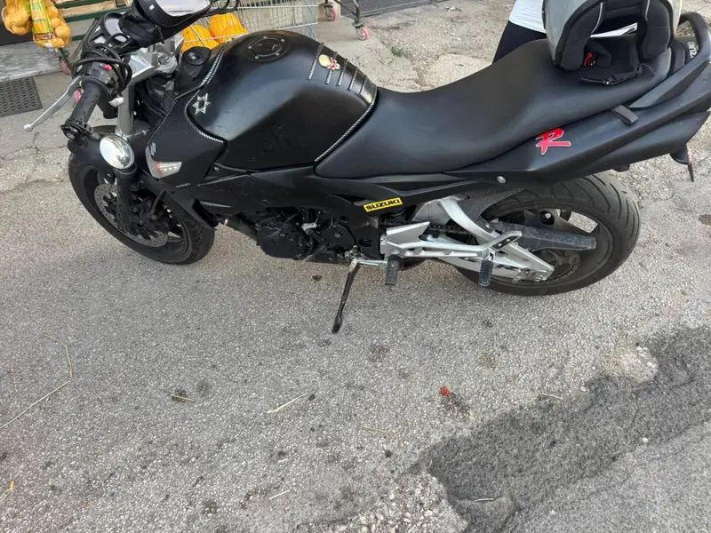 Suzuki GSR 600 (2006 - 11) (12)