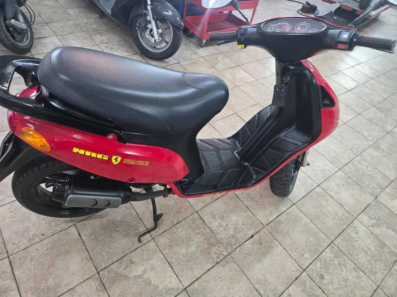 Piaggio NRG 50 Ferrari (3)
