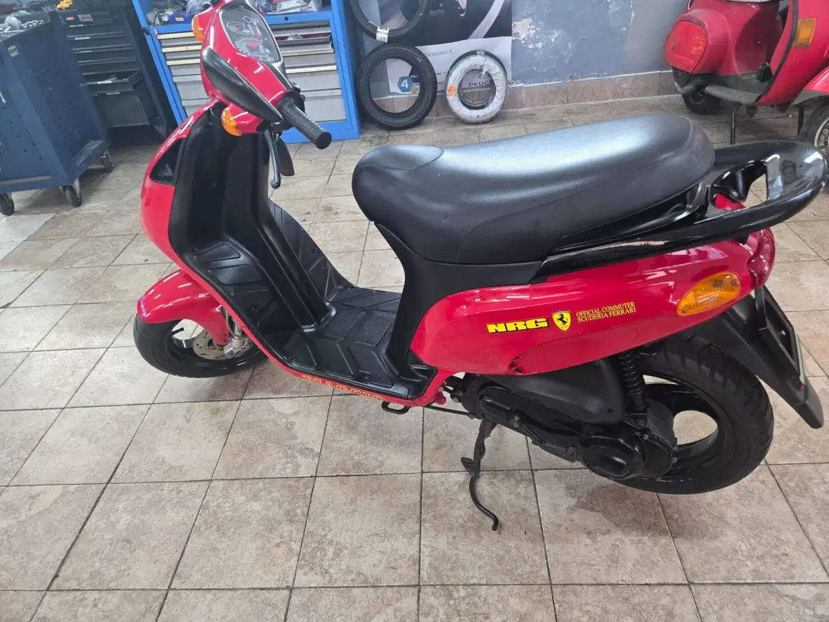 Piaggio NRG 50 Ferrari (4)