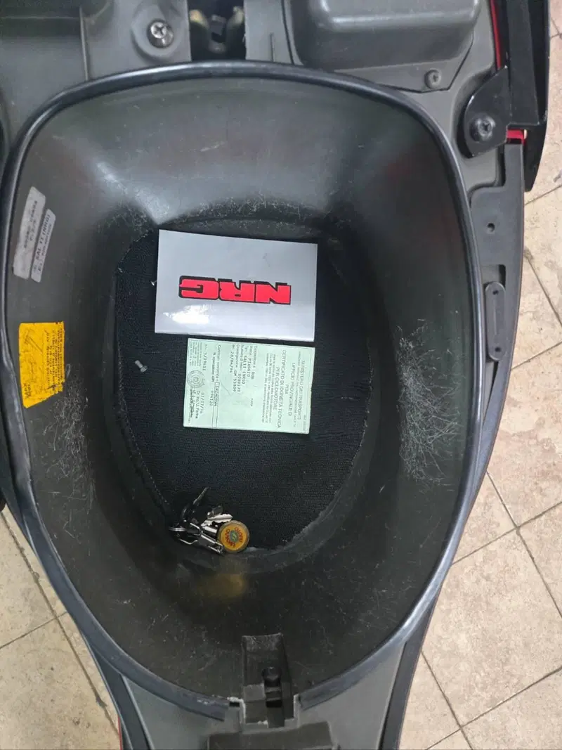 Piaggio NRG 50 Ferrari (7)