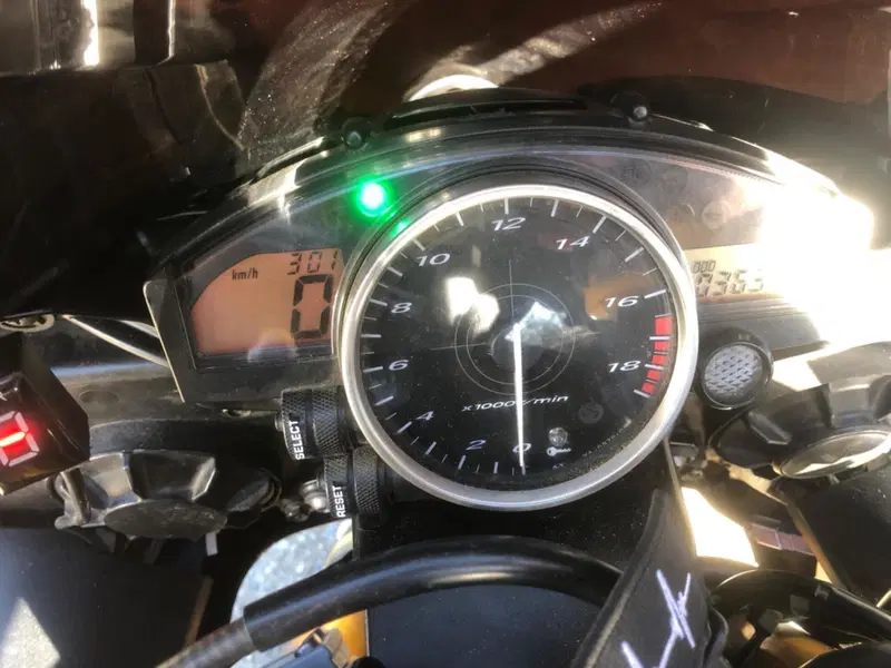 Yamaha YZF R6 (2006 - 07) (5)