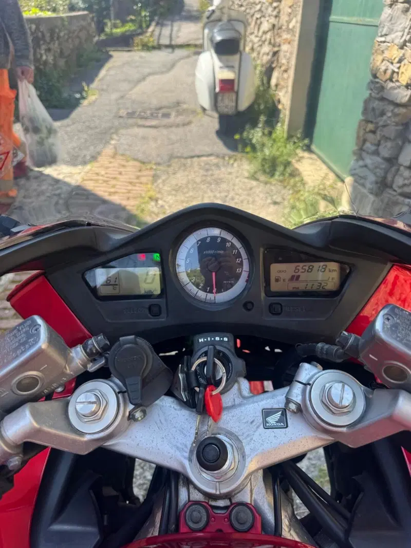 Honda VFR 800 (2002 - 05) (5)