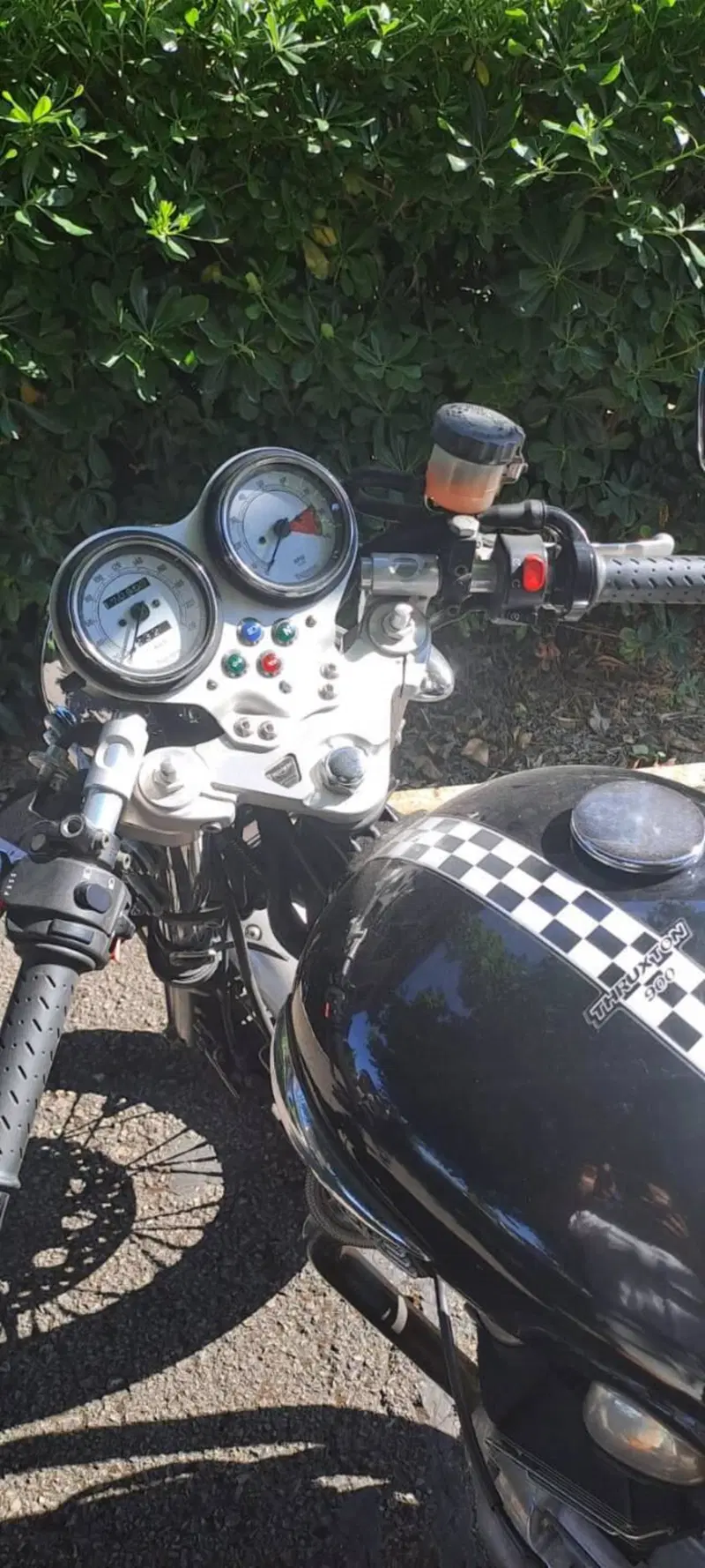 Triumph Thruxton 900 (2004 - 15)
