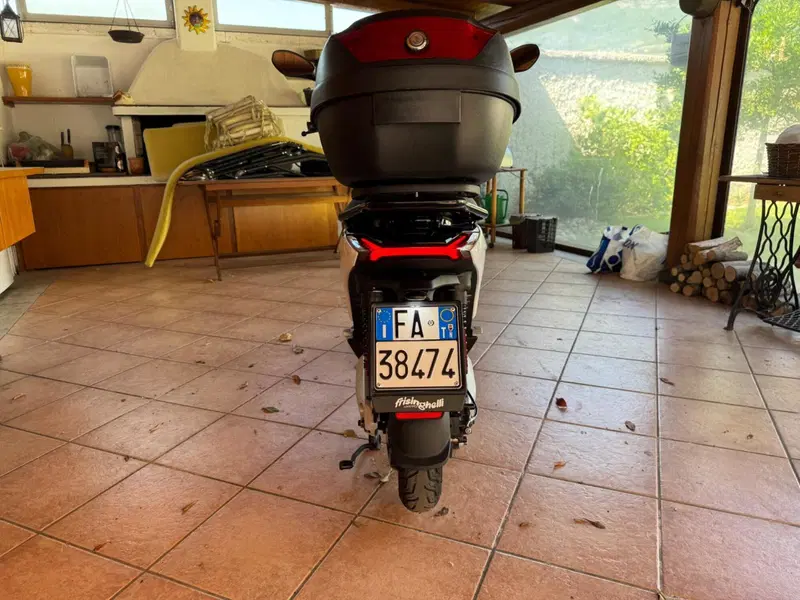 Piaggio 1 Active (2022 - 26) (5)