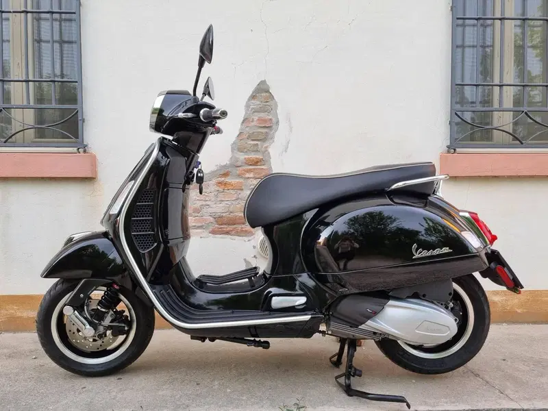 Vespa GTS 300 Super Hpe (2018 - 19) (2)