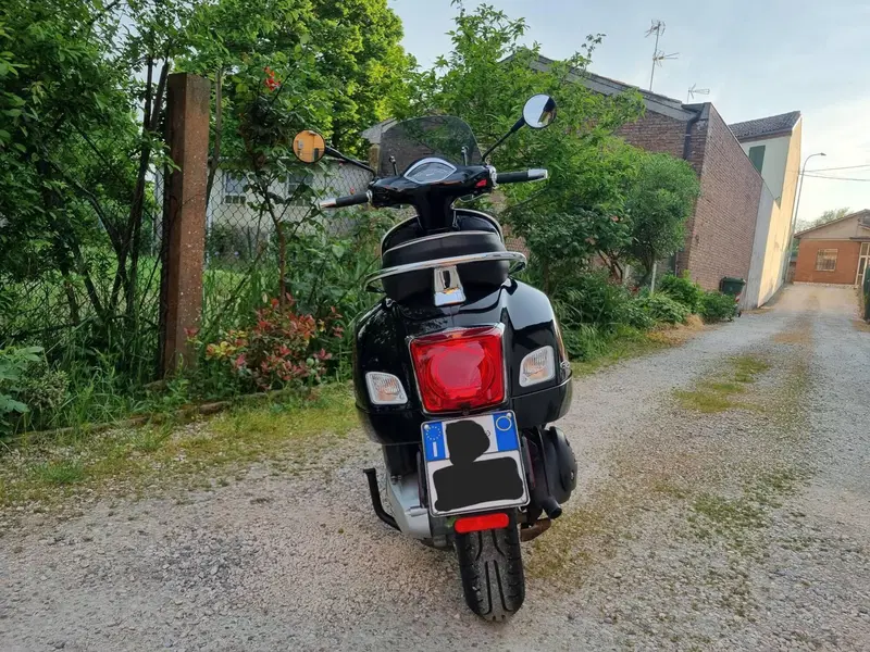 Vespa GTS 300 Super Hpe (2018 - 19) (3)