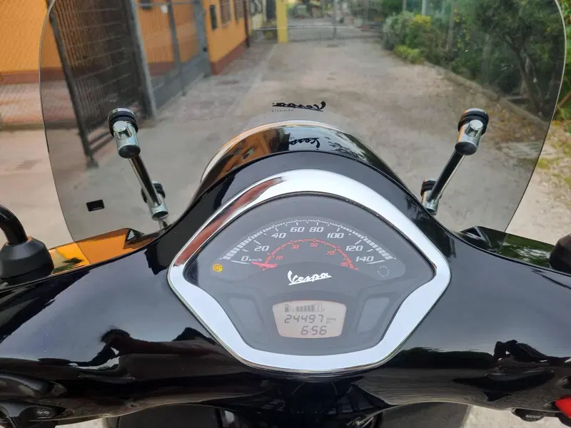 Vespa GTS 300 Super Hpe (2018 - 19) (4)