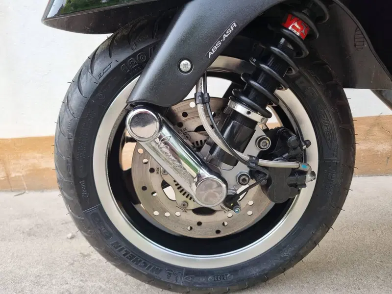 Vespa GTS 300 Super Hpe (2018 - 19) (5)