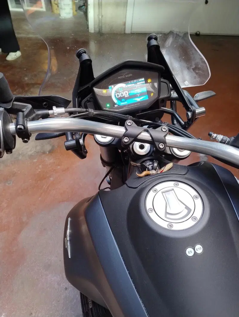 Moto Guzzi V85 TT (2019 - 20) (5)