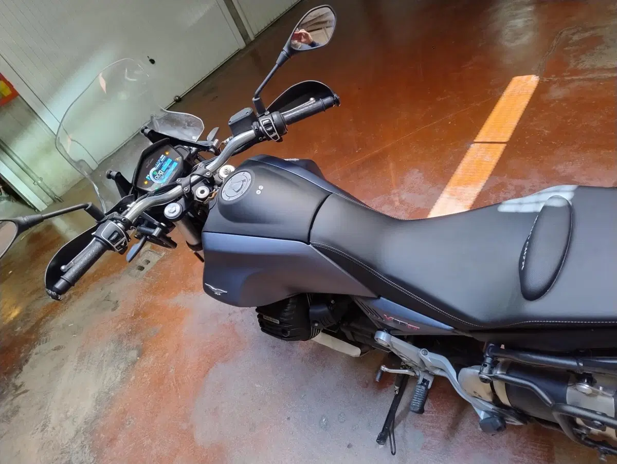 Moto Guzzi V85 TT (2019 - 20) (8)