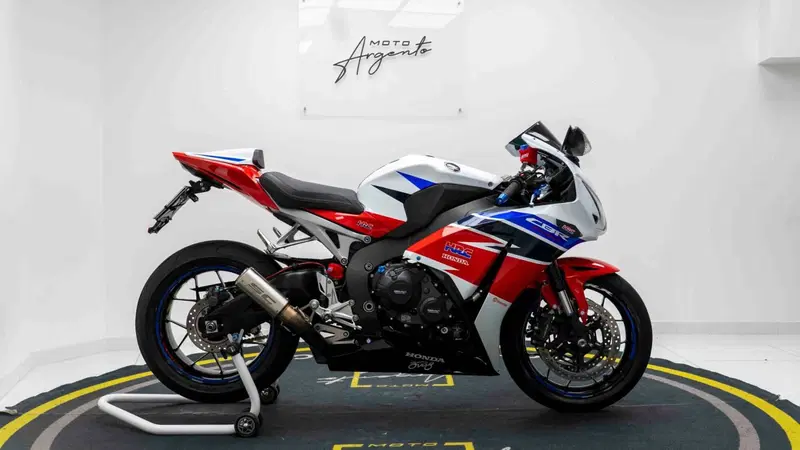 Honda CBR 1000 RR Fireblade (2012 - 16) (2)