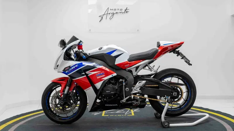 Honda CBR 1000 RR Fireblade (2012 - 16) (6)