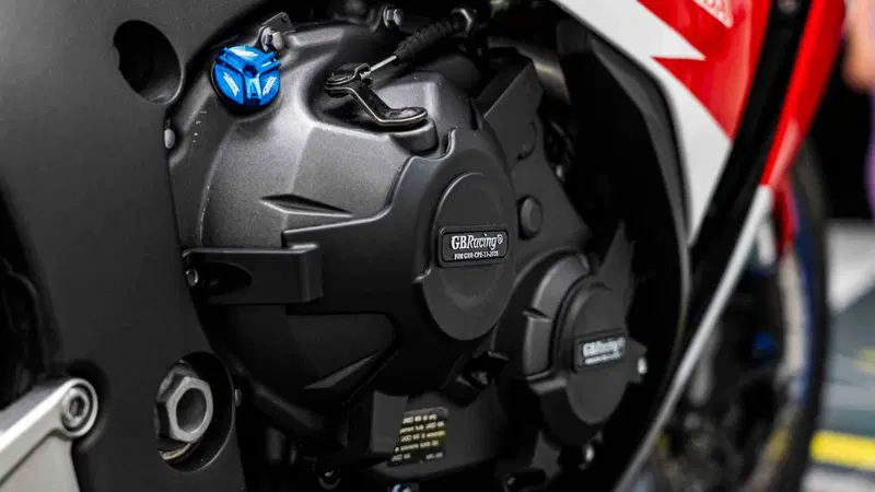 Honda CBR 1000 RR Fireblade (2012 - 16) (16)