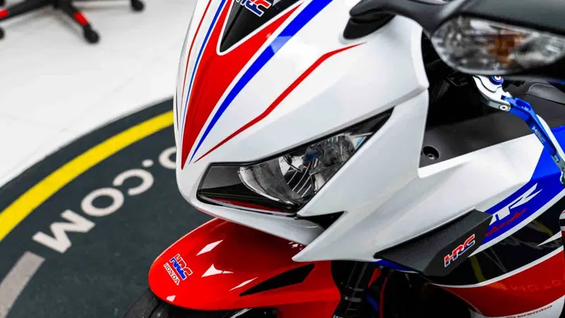 Honda CBR 1000 RR Fireblade (2012 - 16) (19)