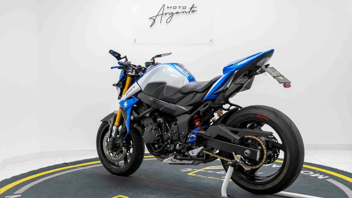 Suzuki GSR 750 (2010 - 15) (4)