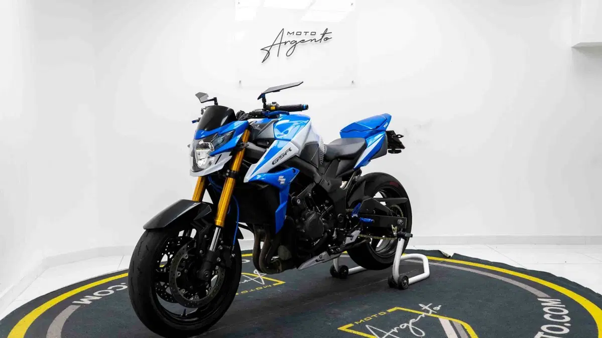 Suzuki GSR 750 (2010 - 15) (6)