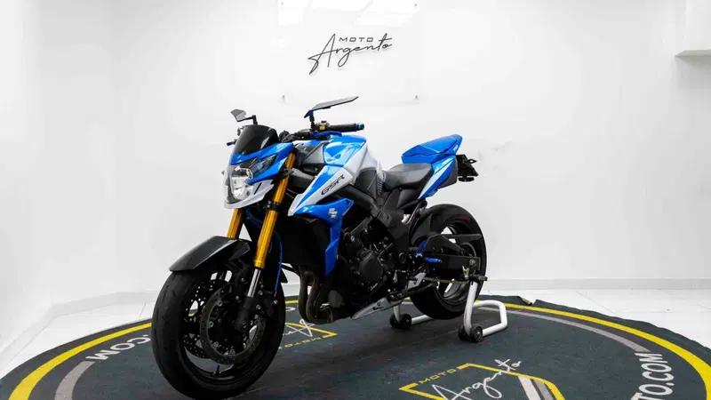 Suzuki GSR 750 (2010 - 15) (6)