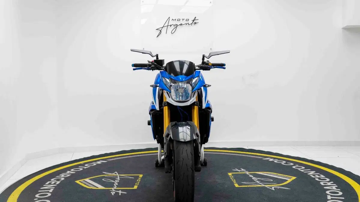Suzuki GSR 750 (2010 - 15) (7)