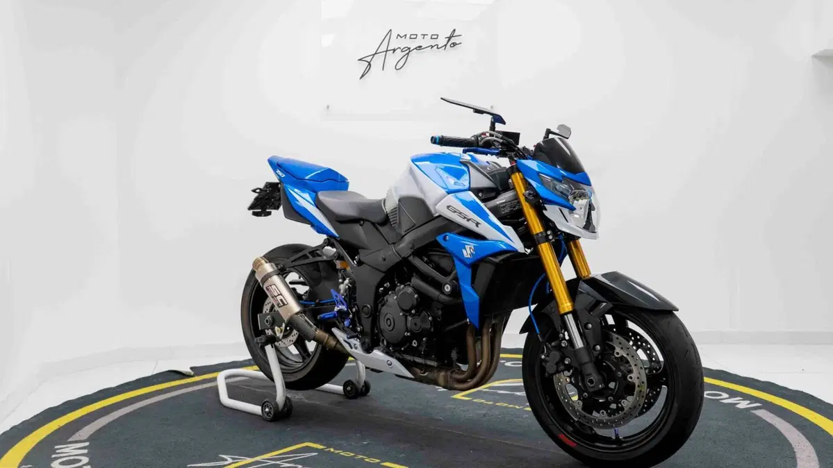 Suzuki GSR 750 (2010 - 15) (8)