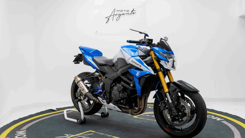 Suzuki GSR 750 (2010 - 15) (8)